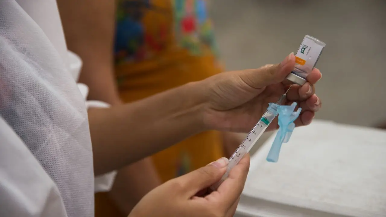 Imagem da notícia: Três lotes com 440.362 doses contra Covid chegam ao Ceará nesta quarta-feira (1º)