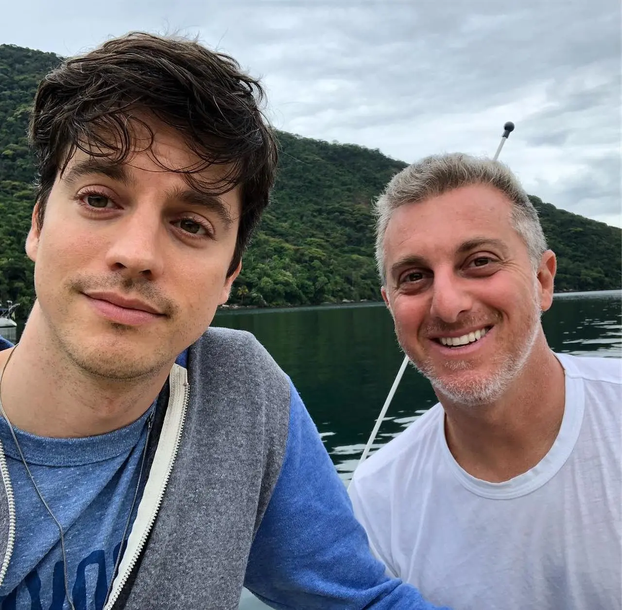 Imagem da notícia: Luciano Huck conta em livro 'choque' ao saber que irmão, Fernando Grostein, é gay