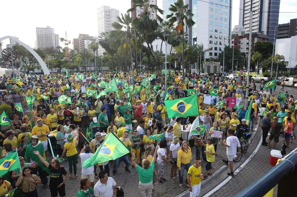 Imagem da notícia: Parlamentares no Ceará minimizam crise no 7 de setembro e miram eleitorado