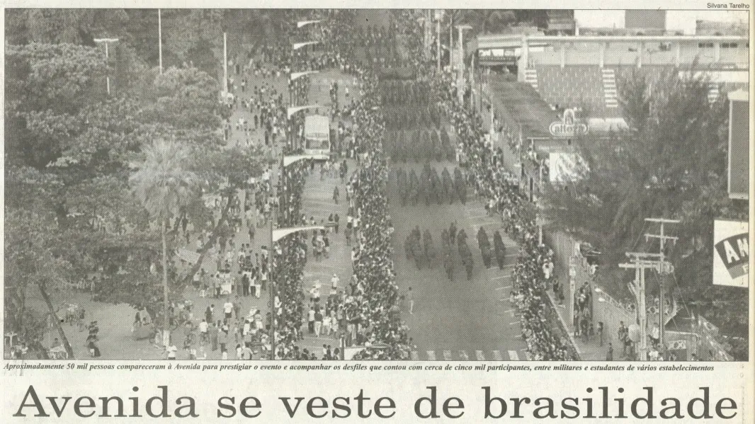 Fac-símile da edição do Diário do Nordeste seguinte ao primeiro desfile na Beira-Mar.