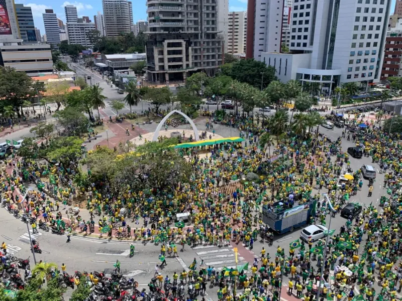 Imagem da notícia: A trilha sonora pró-Bolsonaro levou às ruas de Fortaleza uma campanha em pleno 7 de setembro