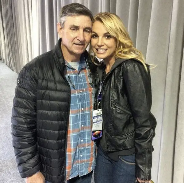 Imagem da notícia: Pai de Britney Spears pede o fim da tutela da cantora após 13 anos