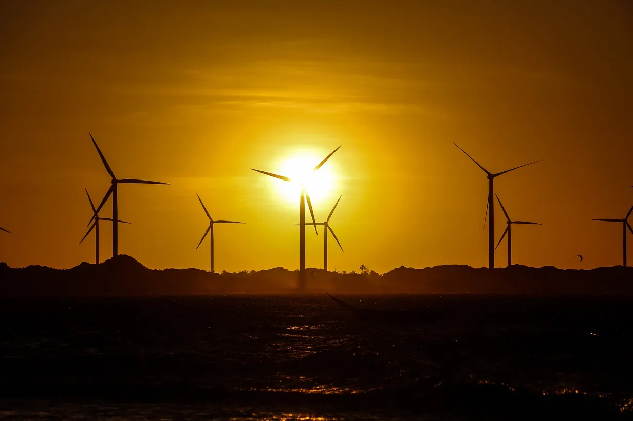 Maiores potenciais energéticos do Ceará vêm dos ventos e do sol.