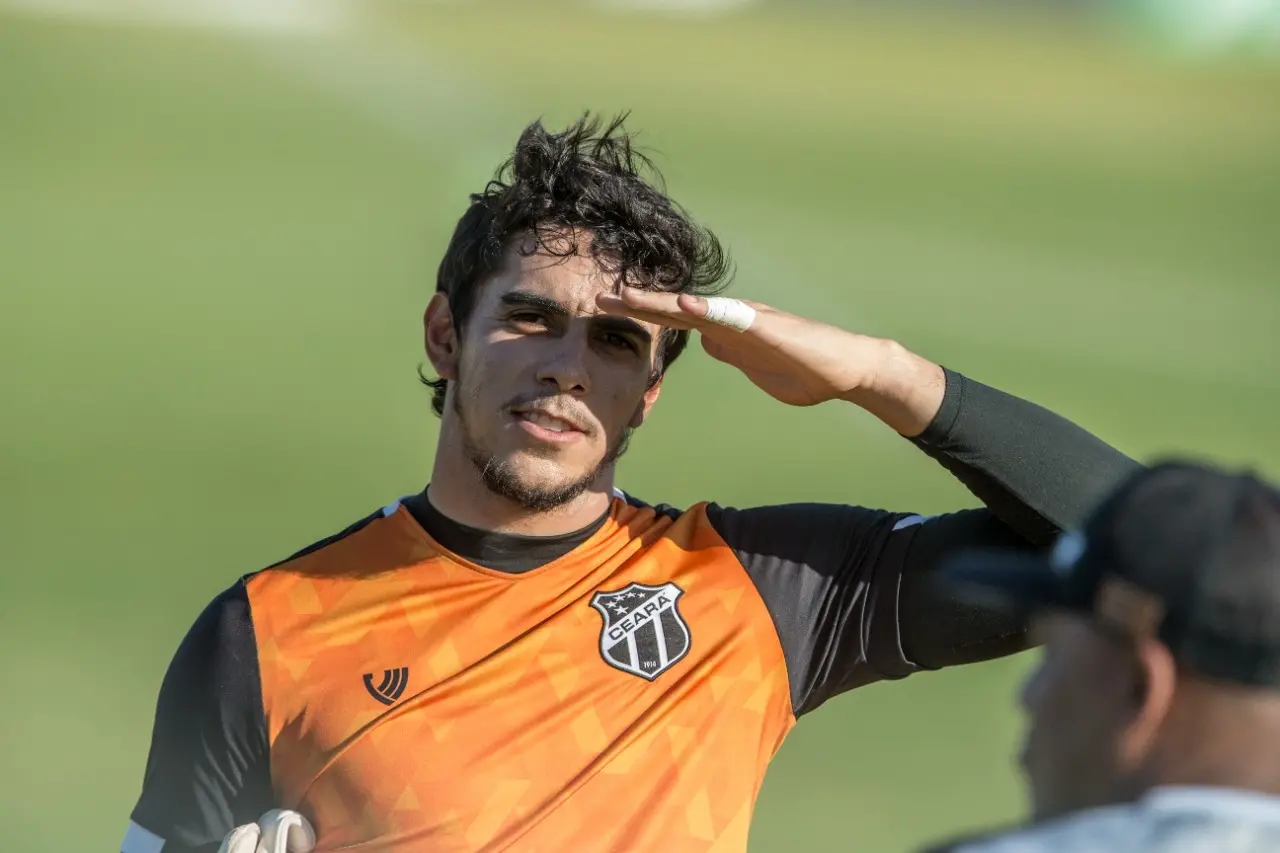 Imagem da notícia Ceará amplia renovações, mira mercado internacional e tem 26 atletas com contrato para 2022
