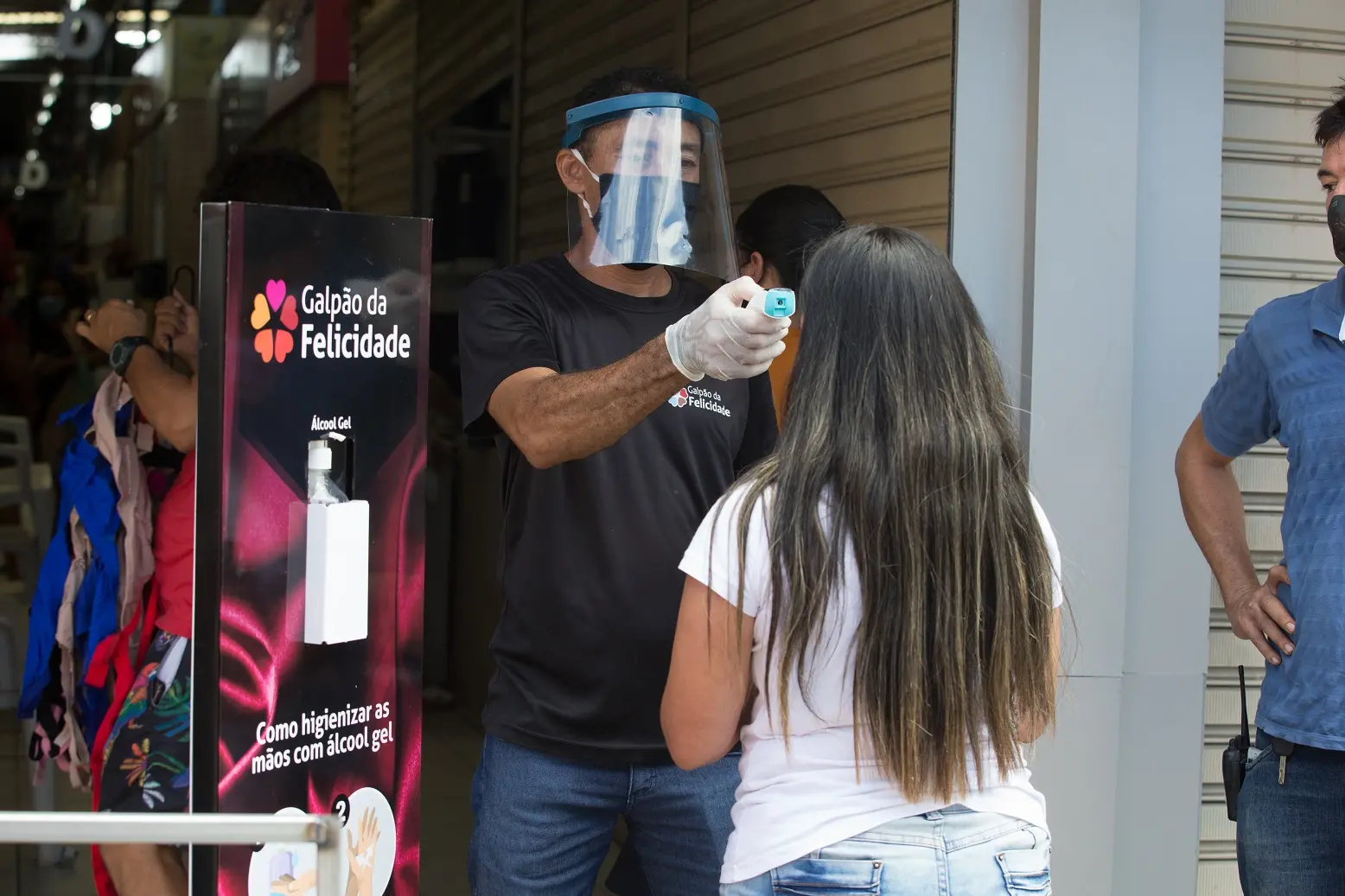 Imagem da notícia: Aferição de temperatura deixa de ser obrigatória no acesso a estabelecimentos no Ceará
