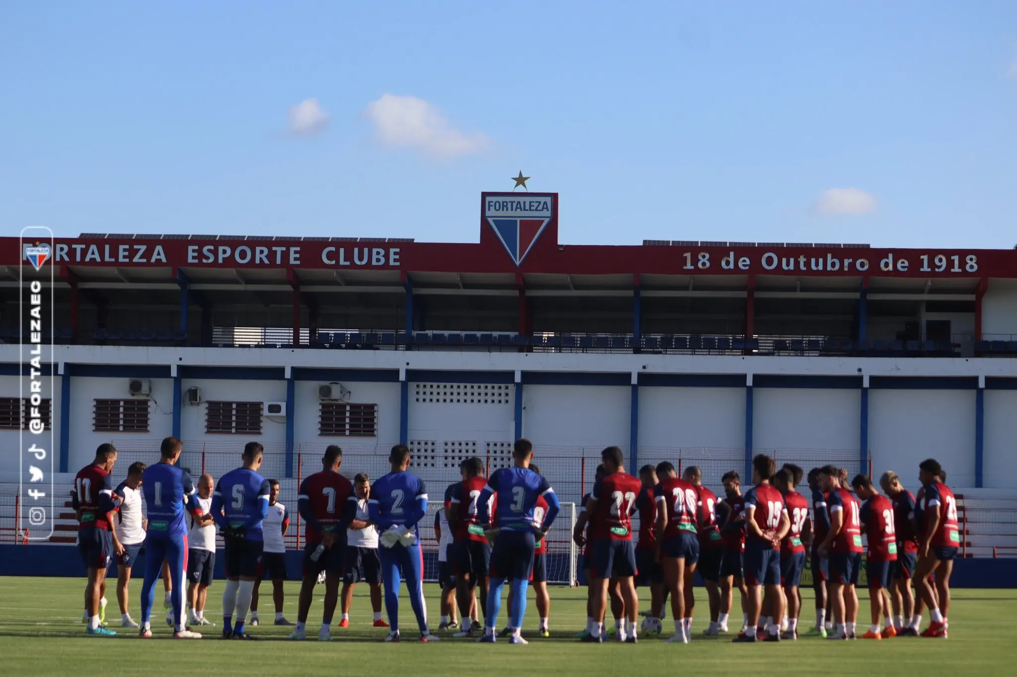 Imagem da notícia Fortaleza segue em busca de um zagueiro para reforçar elenco, mas monitora opções dos Aspirantes