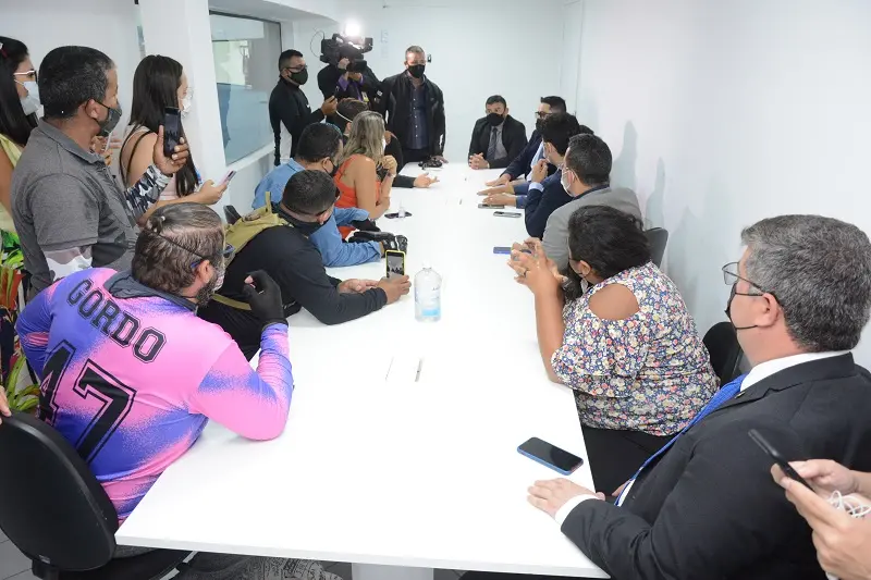 Imagem da notícia: Vereadores dialogam com motociclistas para regulamentar 'motoubers' em Fortaleza 