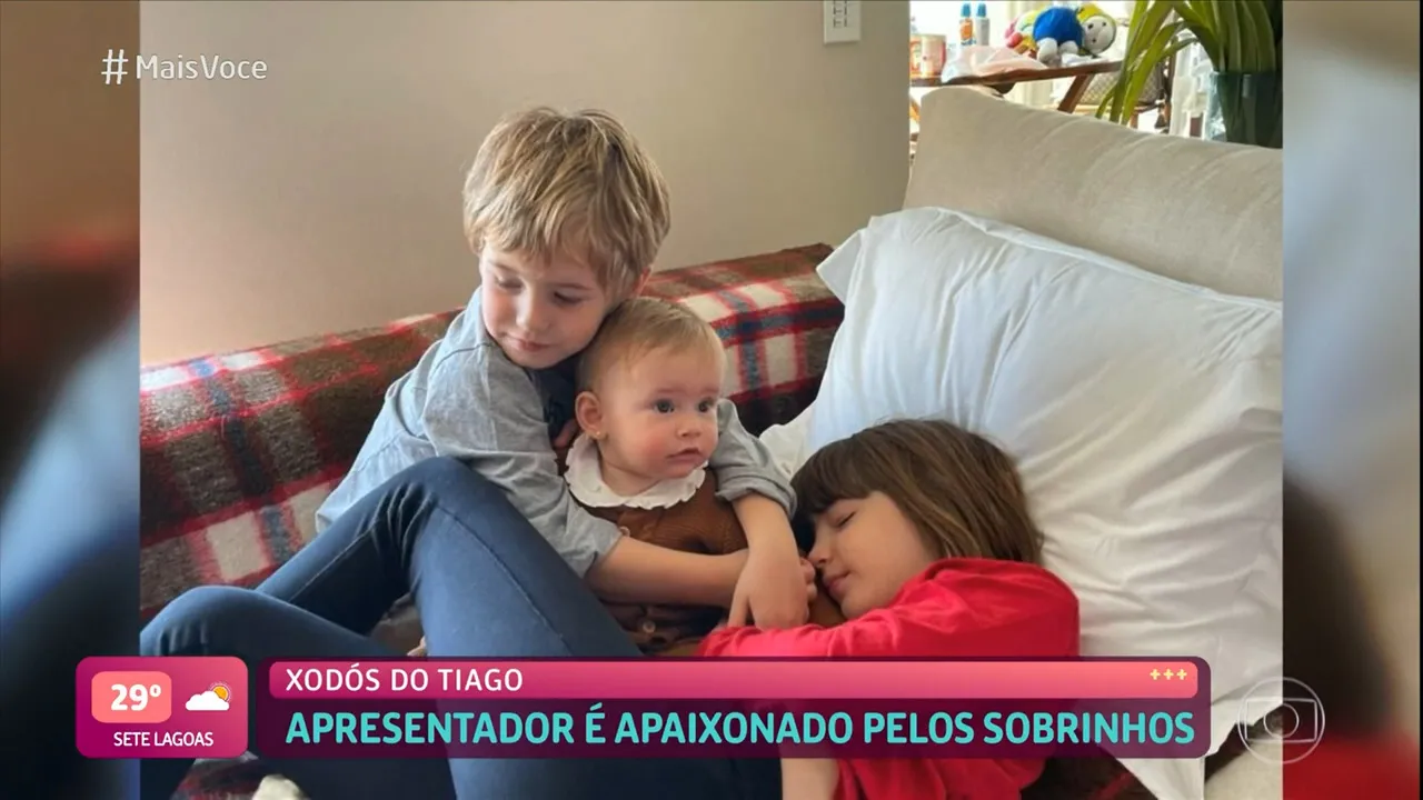 Lua ao lado dos primos Sofia e Téo