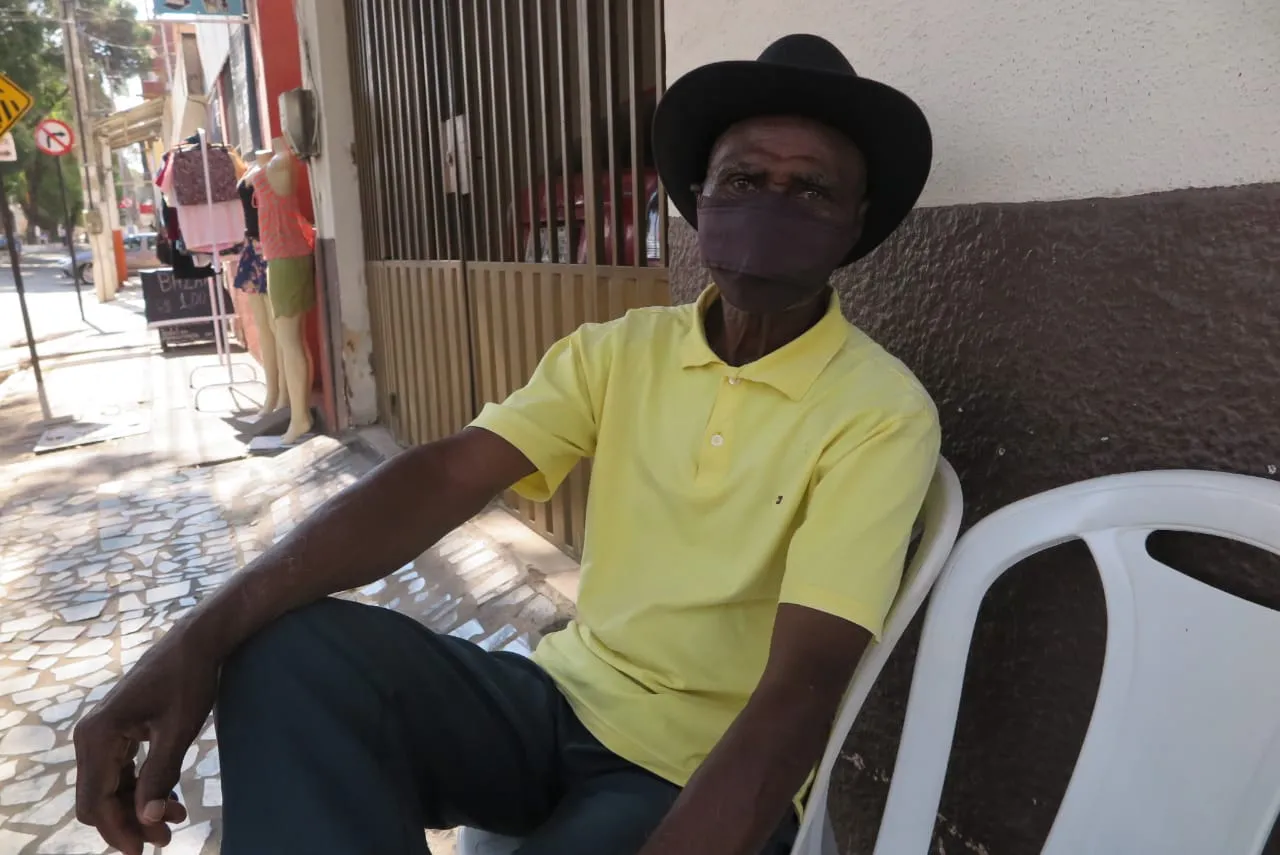 João Antônio da Silva, 81, organizou um ônibus e levou mais 50 pessoas de Chã de Alegria, no Pernambuco, até Juazeiro do Norte