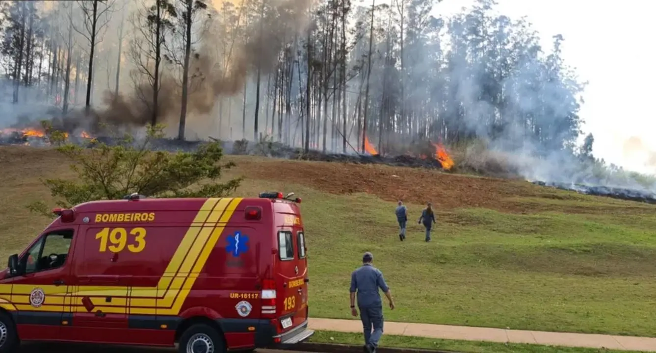 Imagem da notícia: Avião cai e deixa sete mortos após explosão no interior de São Paulo
