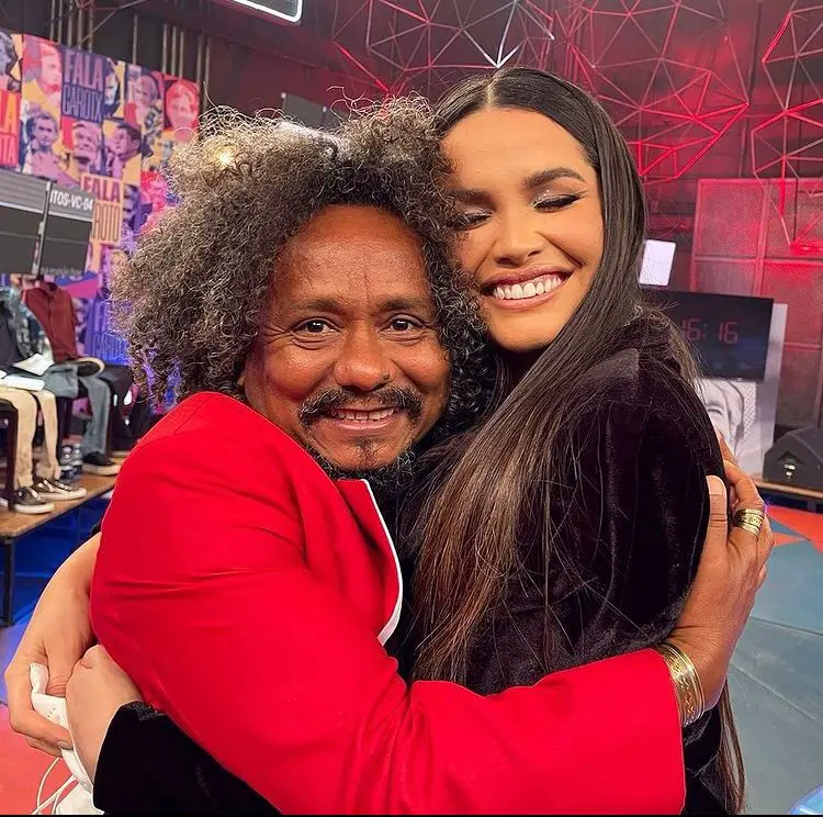 Imagem da notícia: Juliette se emociona em encontro com Chico César: 'hoje eu abracei a poesia'; assista