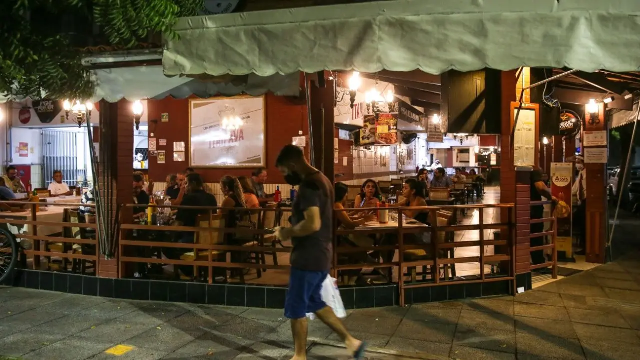 Imagem da notícia: Novo decreto libera salões de festa de condomínios no Ceará