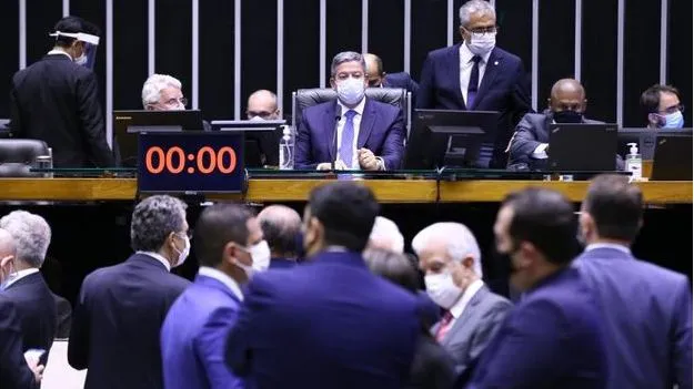 Pesquisadoras apontam que a política brasileira estimula a concentração de poder na mão de poucos
