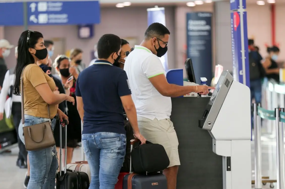 Imagem da notícia: Estados Unidos suspenderão restrições a estrangeiros vacinados contra Covid-19 em novembro