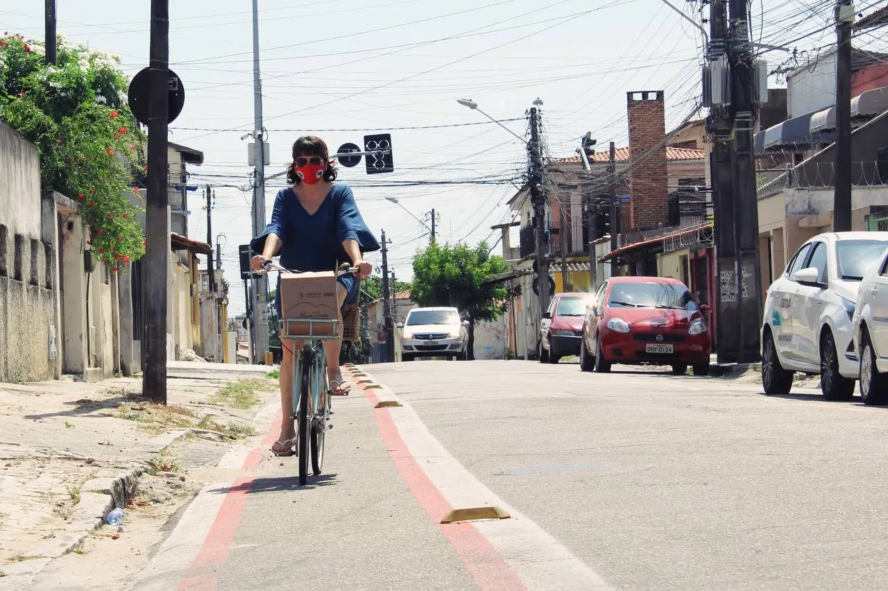 Imagem da notícia: Falta de iluminação pública e assédios ainda são obstáculos na mobilidade de mulheres em Fortaleza