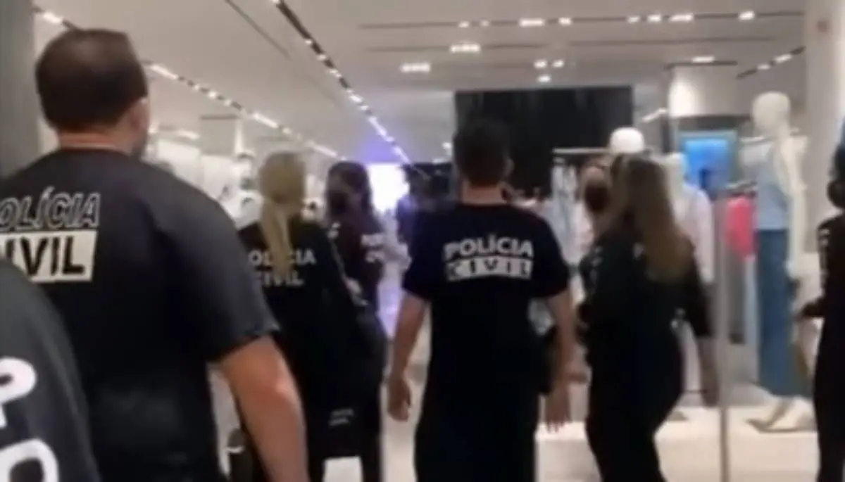 Imagem da notícia: Funcionário e loja podem responder de forma criminal e cível caso fique comprovado racismo