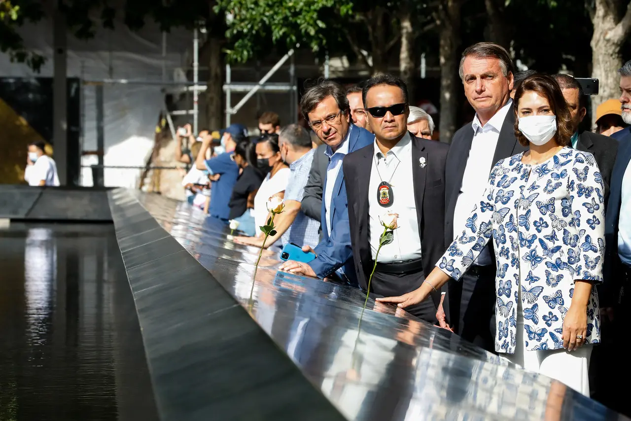 Imagem da notícia: Anvisa orienta quarentena de comitiva presidencial após Marcelo Queiroga testar positivo para Covid