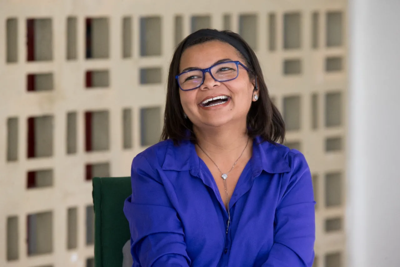 Em meio a uma maratona de entrevistas, a juazeirense tímida, que 