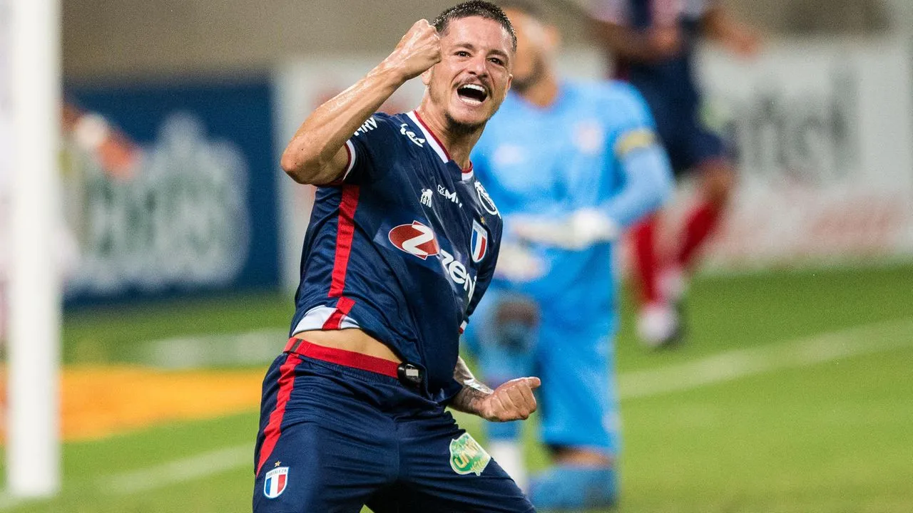 O meia Lucas Crispim é um dos protagonistas do Fortaleza na Série A de 2021