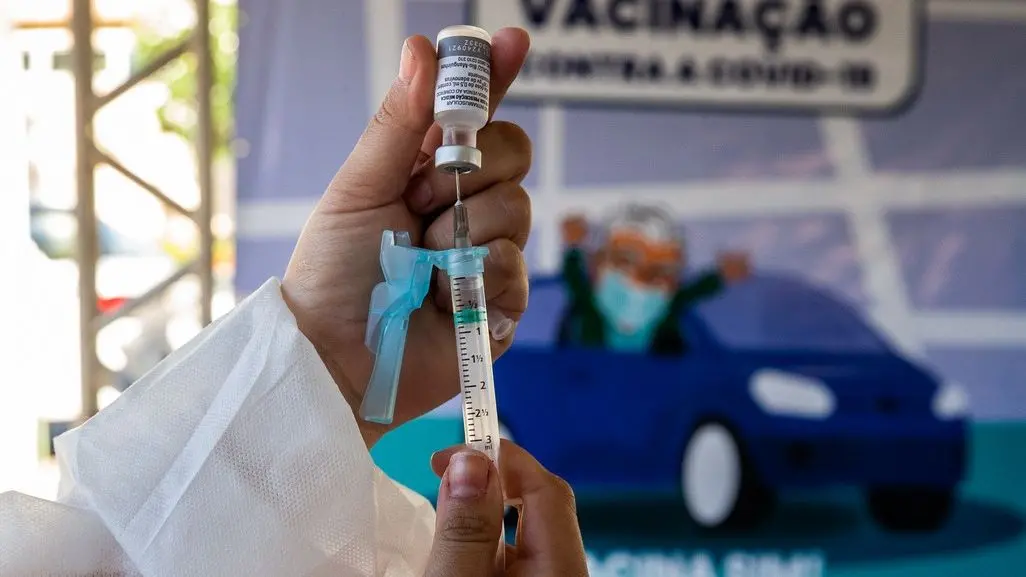 Imagem da notícia: Veja as listas de agendados para vacinação contra a Covid-19 em Fortaleza nesta sexta-feira (1º)