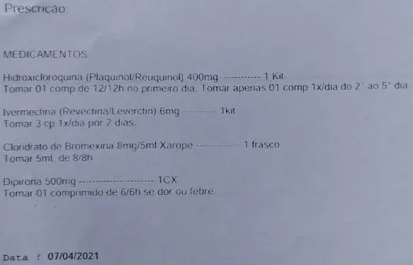 Receituário do paciente recomendando o uso de cloroquina e ivermectina.