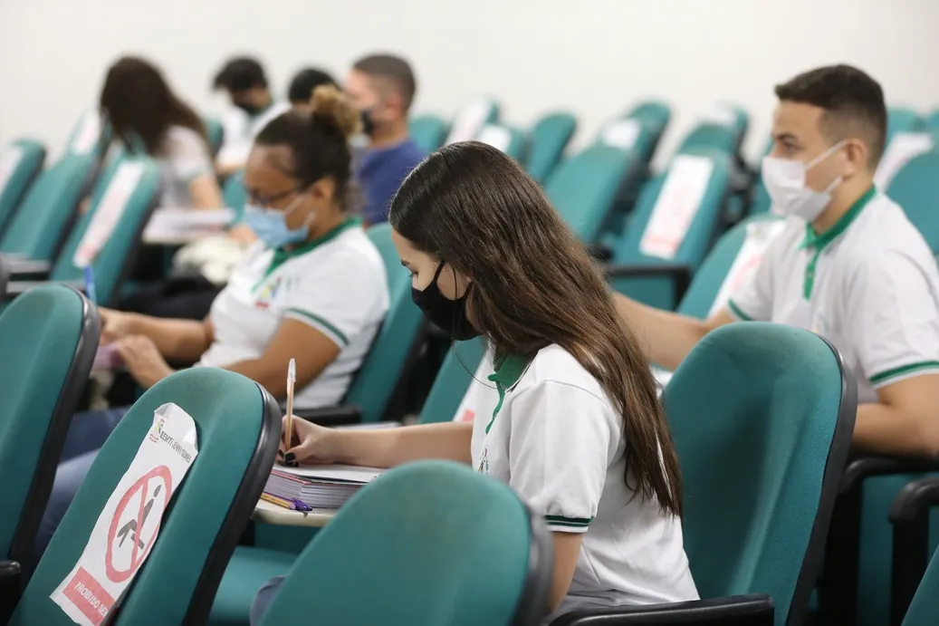 Retorno ao ensino presencial pode vir acompanhado de sobrecarga pelo período remoto