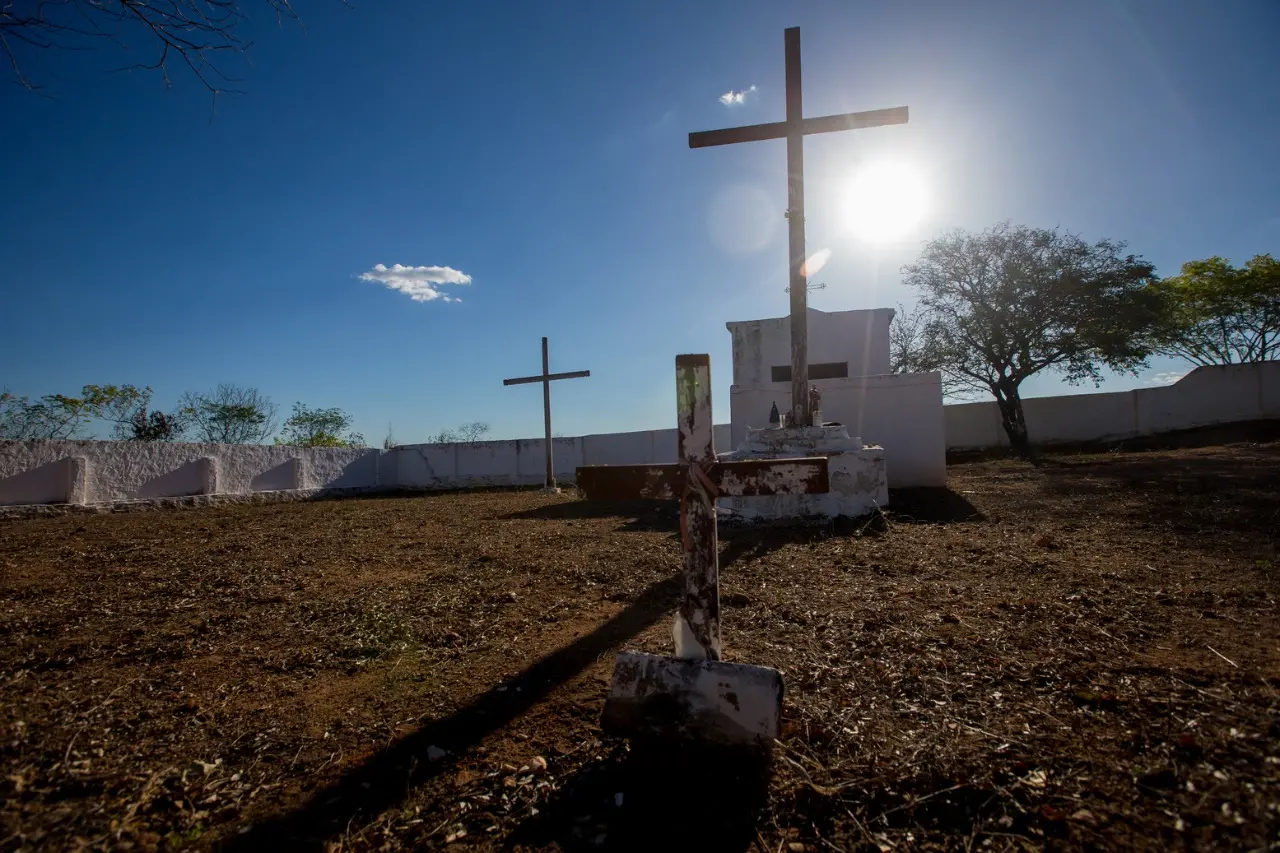 Imagem da notícia: Caminhada em homenagem a mortos de campo de concentração no Ceará entra em roteiro turístico oficial