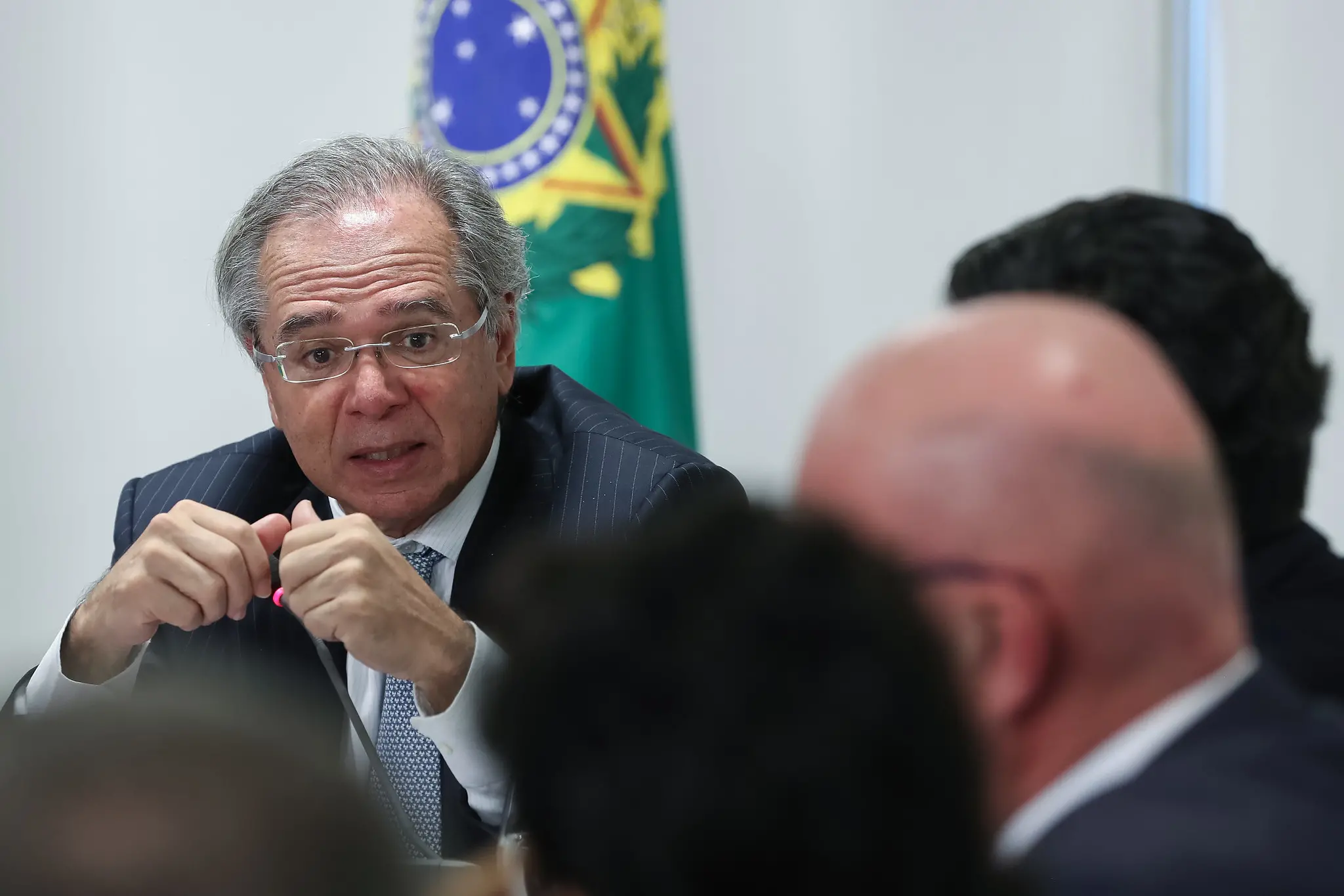 Imagem da notícia: Paulo Guedes e Campos Neto têm empresas milionárias em offshore; entenda o caso