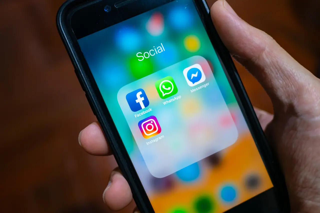Imagem da notícia: WhatsApp, Instagram e Facebook começam a voltar ao ar após instabilidade; Zuckerberg pede desculpas