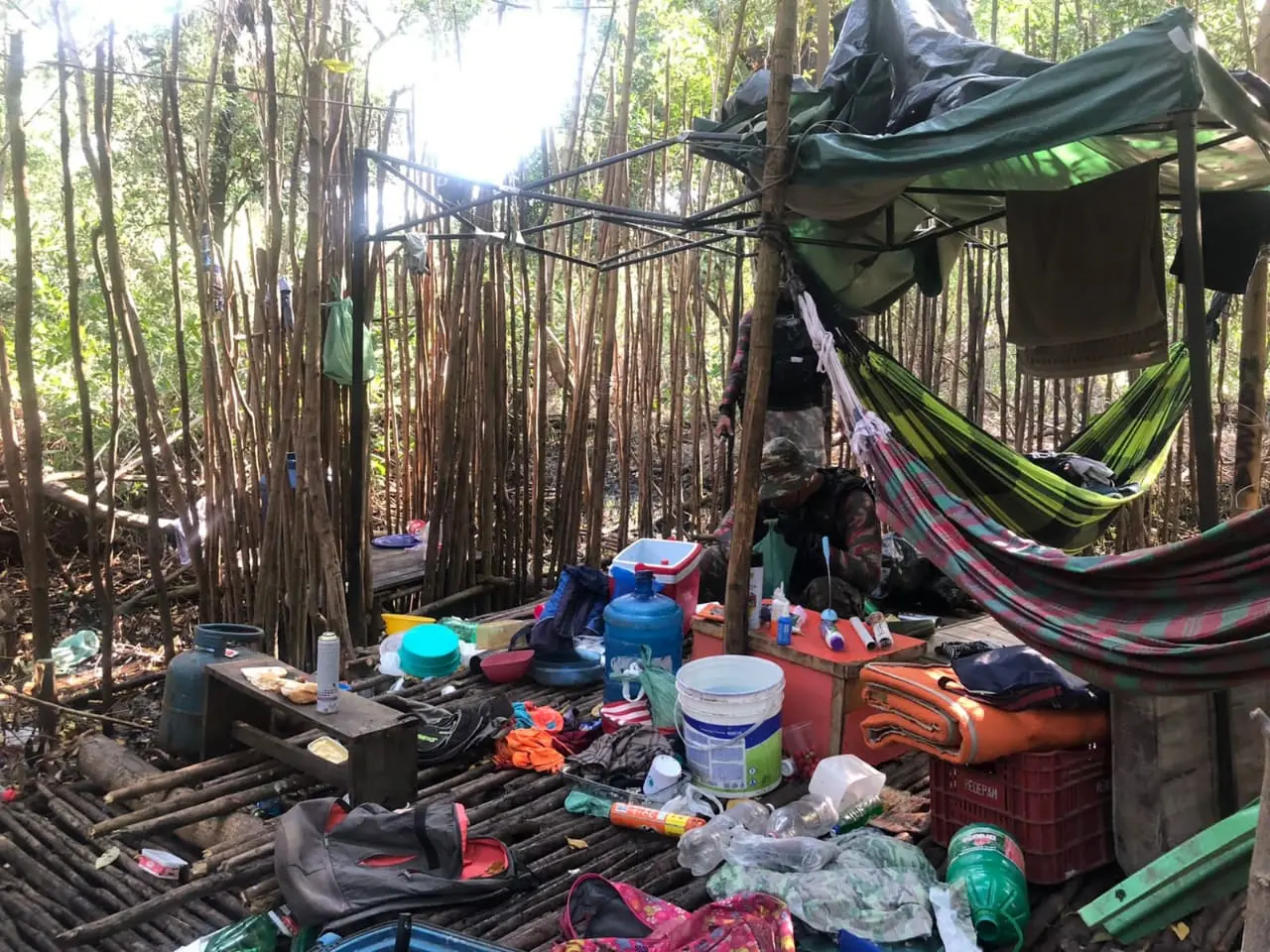 Imagem da notícia: Polícia Militar fecha acampamento de criminosos às margens do Rio Ceará 
