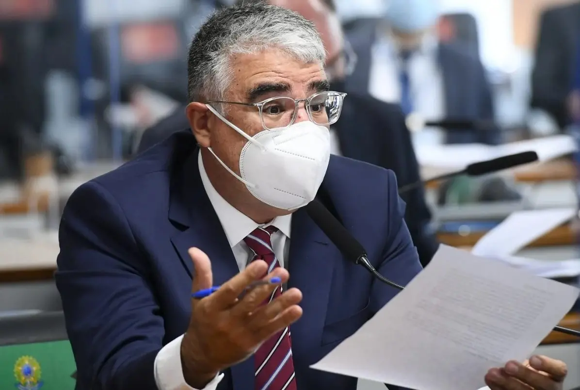 Imagem da notícia: Eduardo Girão prepara relatório paralelo na CPI da Covid-19