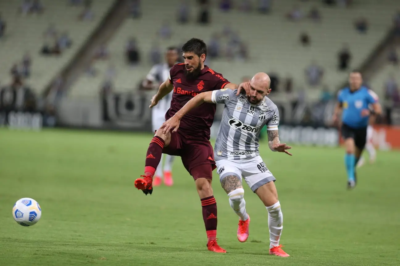 Imagem da notícia: Ceará empata com Internacional em jogo de retorno da torcida alvinegra na Arena