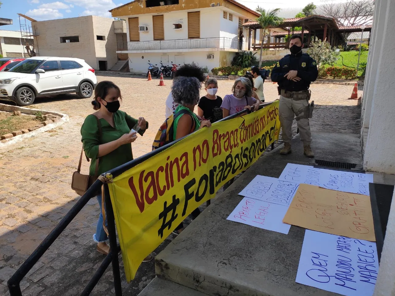 Damares esteve no Geopark Araripe, onde participou de audiência
