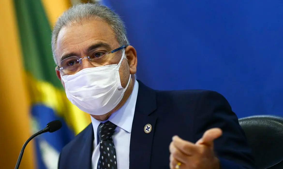 Imagem da notícia: Queiroga compara máscara a preservativo: 'diminui doenças, mas vou fazer lei pra obrigar o uso?'