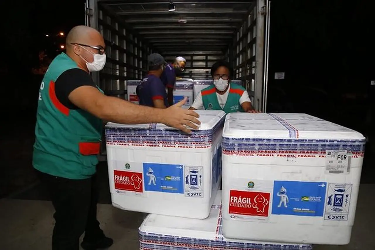 Imagem da notícia: Ceará recebe 186 mil doses de vacina da Pfizer nesta segunda-feira (11)