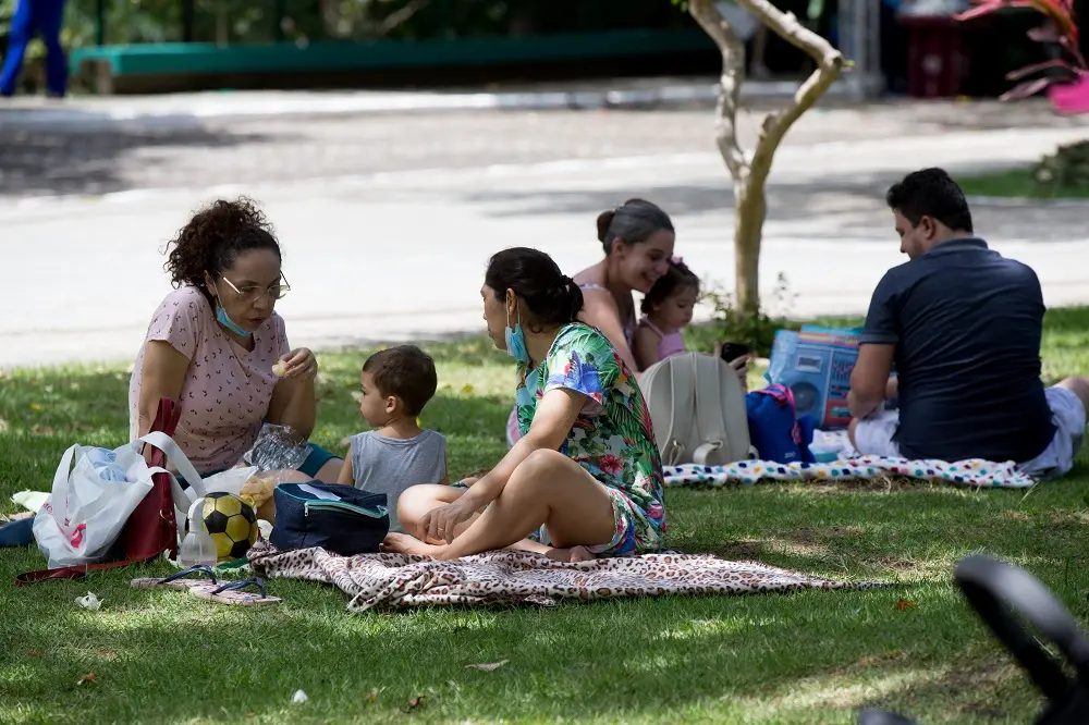 Para além do piquenique, outros espaços chamam a atenção de crianças e familiares, que ocupam o lugar com assiduidade