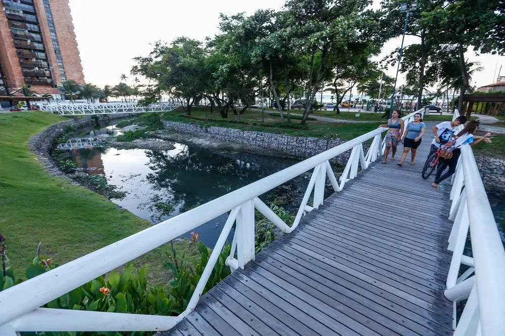 A proximidade com a Avenida Beira-Mar confere um charmoso toque ao espaço, também ótimo para tirar fotos