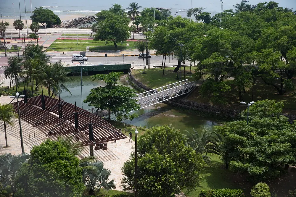 A proximidade com a Avenida Beira-Mar confere um charmoso toque ao espaço, também ótimo para tirar fotos