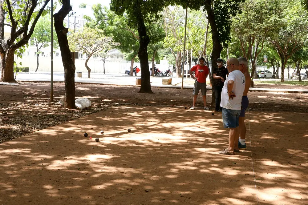 Com piso regular, demarcado e limpo, é também ótima opção para a prática de exercícios físicos, passeios com crianças, idosos e com pets
