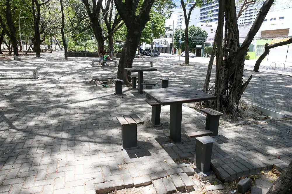 Com piso regular, demarcado e limpo, é também ótima opção para a prática de exercícios físicos, passeios com crianças, idosos e com pets