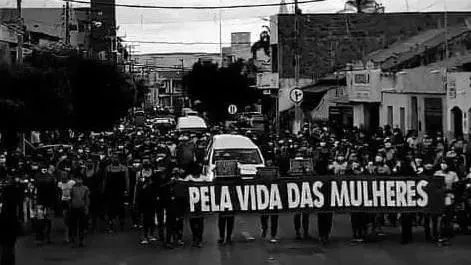Imagem da notícia: Suspeito de matar namorada na frente do filho confessa crime: 'perdi a cabeça e furei ela'