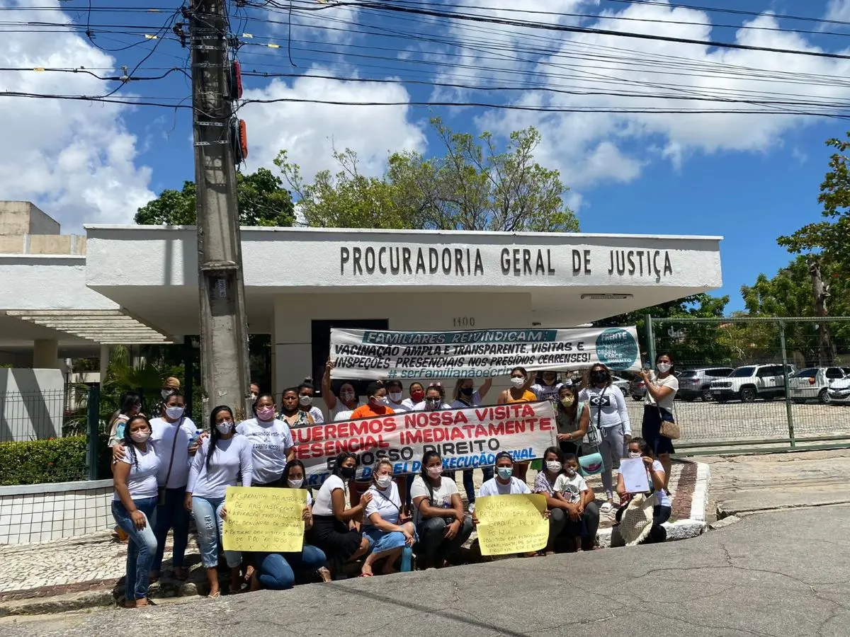 Imagem da notícia: Famílias pedem vacinação de presos contra a Covid-19 no Ceará; SAP diz que todos estão imunizados