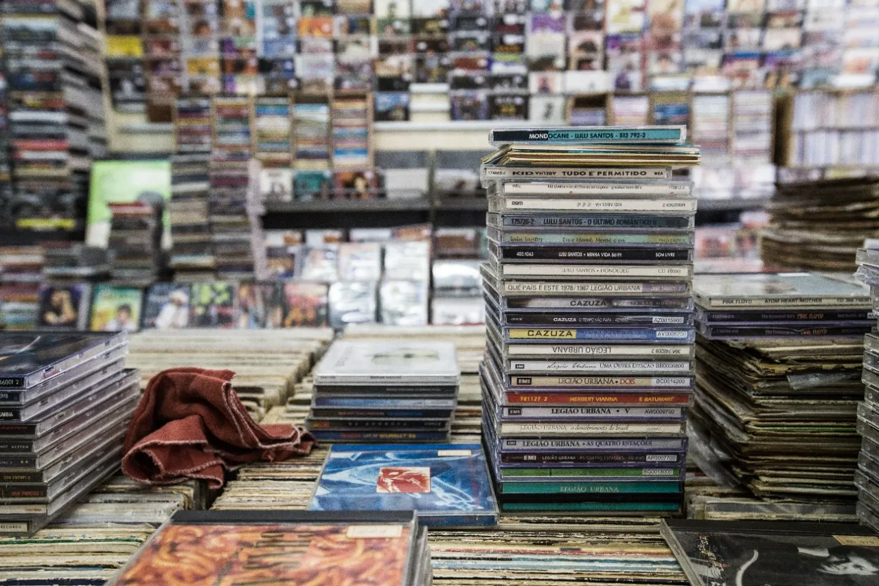 Nas contas de João Paulo, a casa tem cerca de 15 mil LPs  e 20 mil Cds