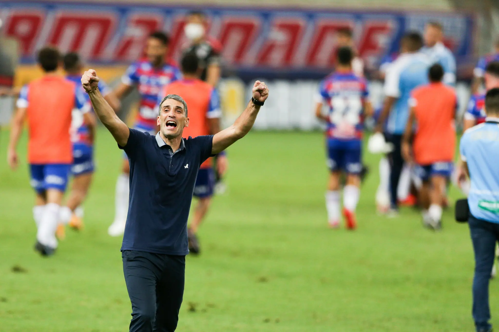 Imagem da notícia: Vojvoda ganha três títulos invictos em menos de 1 ano e se firma entre maiores técnicos do Fortaleza