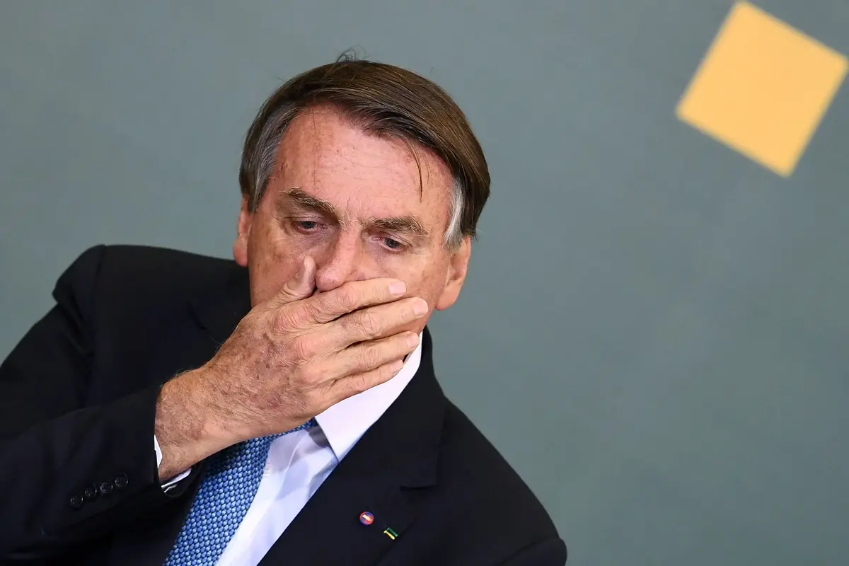 Imagem da notícia: Bolsonaro afirma querer privatizar a Petrobras e diz não conseguir controlar preço do combustível