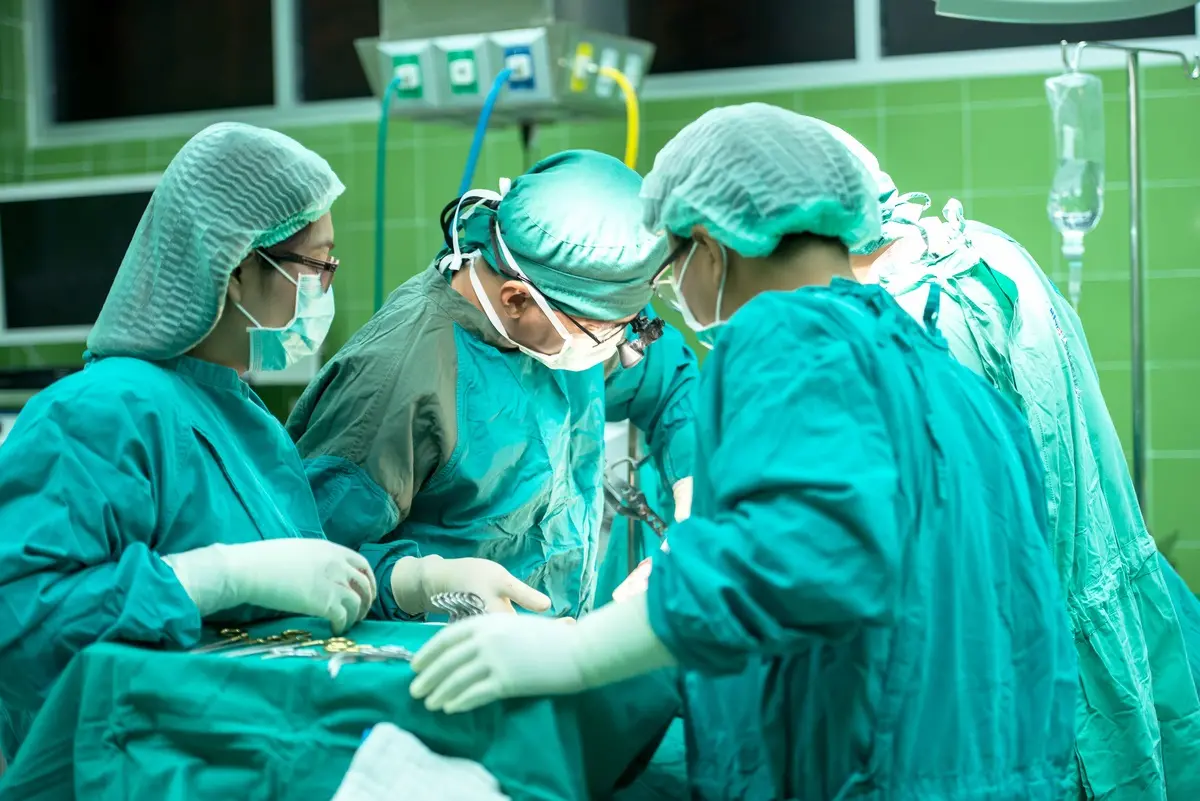 Imagem da notícia: Número de médicos no Ceará quase dobra em 10 anos, mas distribuição ainda prioriza Fortaleza