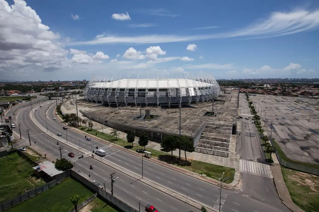 Imagem da notícia: Novo decreto libera 30% de público em jogos de futebol no Ceará