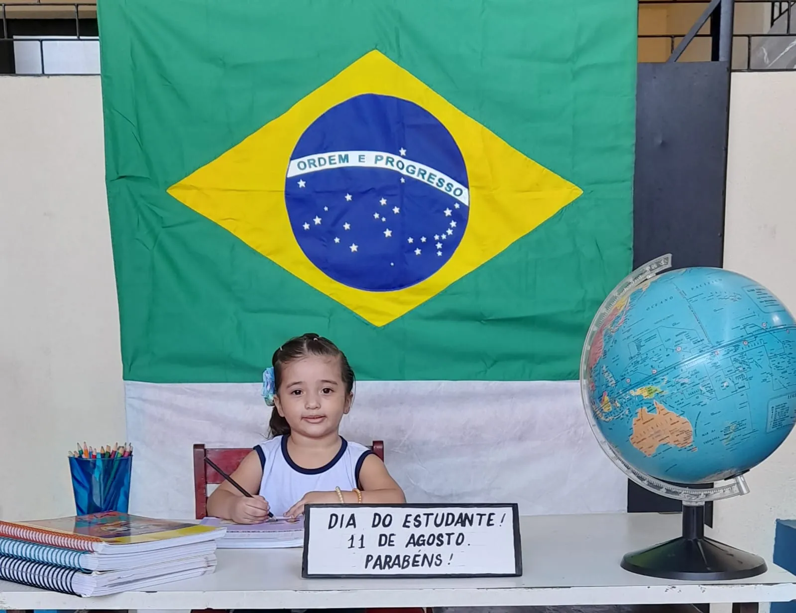 Maria Júlia entrou em sala de aula pela primeira vez no mês em que se celebra o dia do estudante