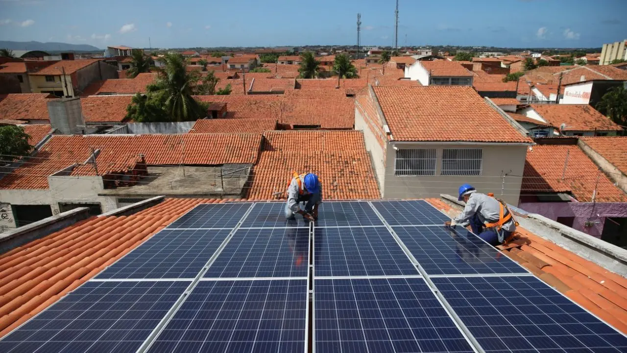Imagem da notícia: Energia solar: potência instalada no Ceará chega a 3,1 GW; veja ranking dos estados