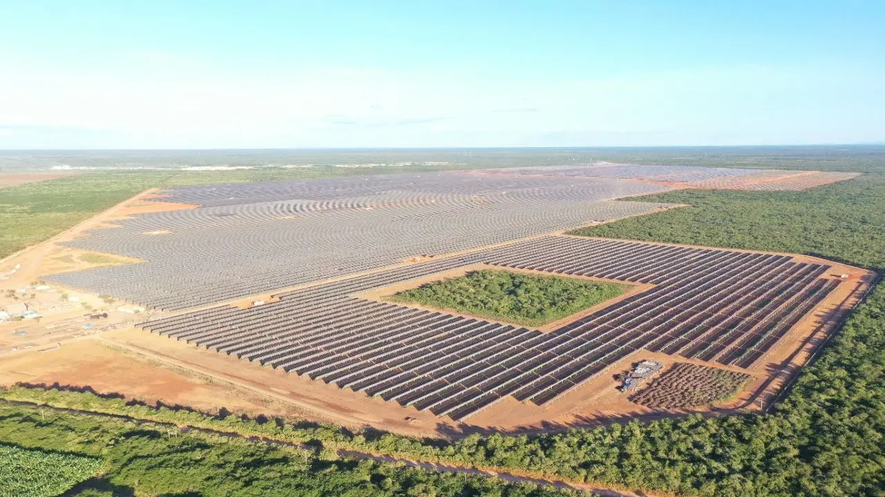 Imagem da notícia: Com investimento de quase R$ 423 mi, complexo solar vai gerar 2,8 mil empregos no interior do Ceará